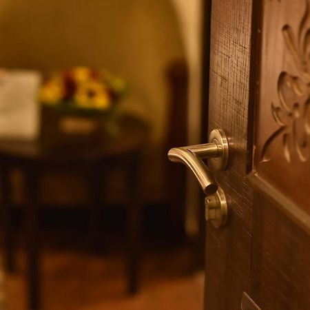 Casa Broadway-A Boutique Hotel โกลกาตา ภายนอก รูปภาพ