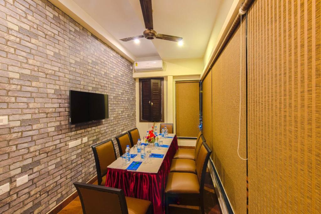 Casa Broadway-A Boutique Hotel โกลกาตา ภายนอก รูปภาพ