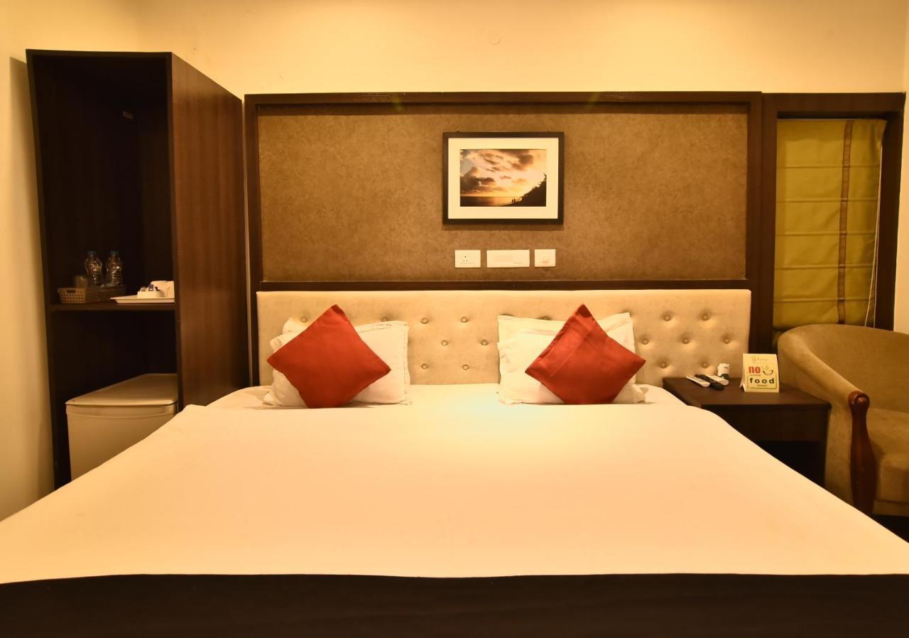 Casa Broadway-A Boutique Hotel โกลกาตา ภายนอก รูปภาพ