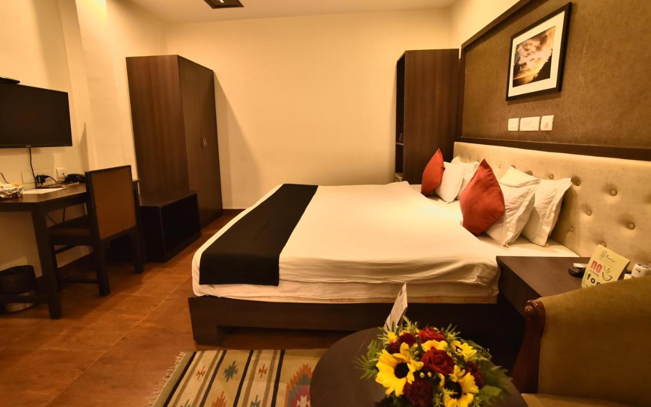 Casa Broadway-A Boutique Hotel โกลกาตา ภายนอก รูปภาพ