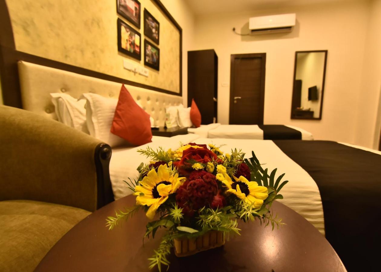 Casa Broadway-A Boutique Hotel โกลกาตา ภายนอก รูปภาพ