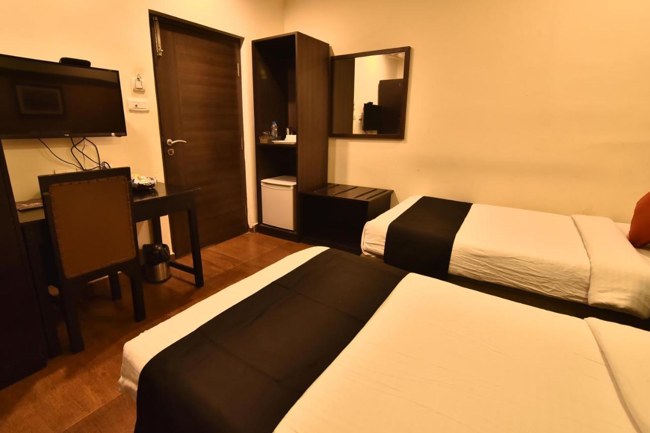Casa Broadway-A Boutique Hotel โกลกาตา ภายนอก รูปภาพ