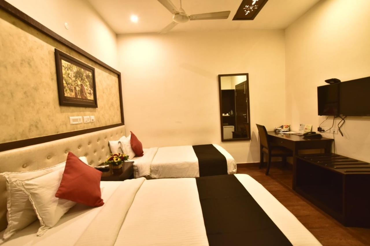 Casa Broadway-A Boutique Hotel โกลกาตา ภายนอก รูปภาพ
