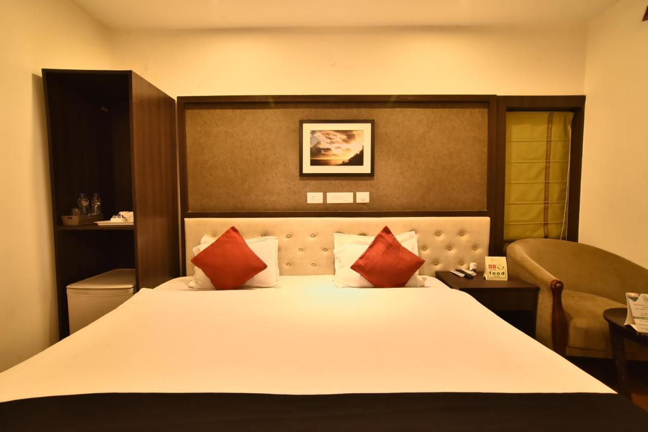 Casa Broadway-A Boutique Hotel โกลกาตา ภายนอก รูปภาพ
