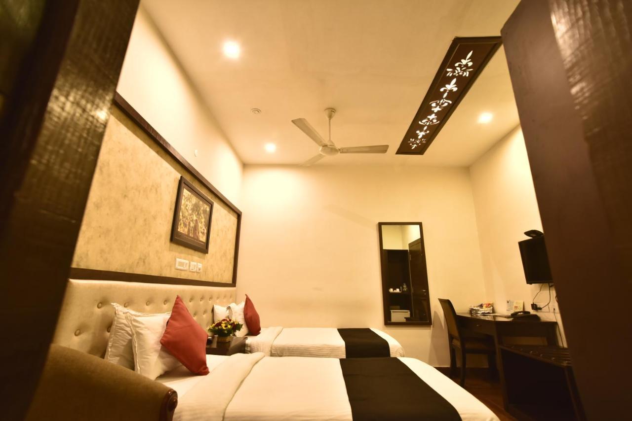 Casa Broadway-A Boutique Hotel โกลกาตา ภายนอก รูปภาพ