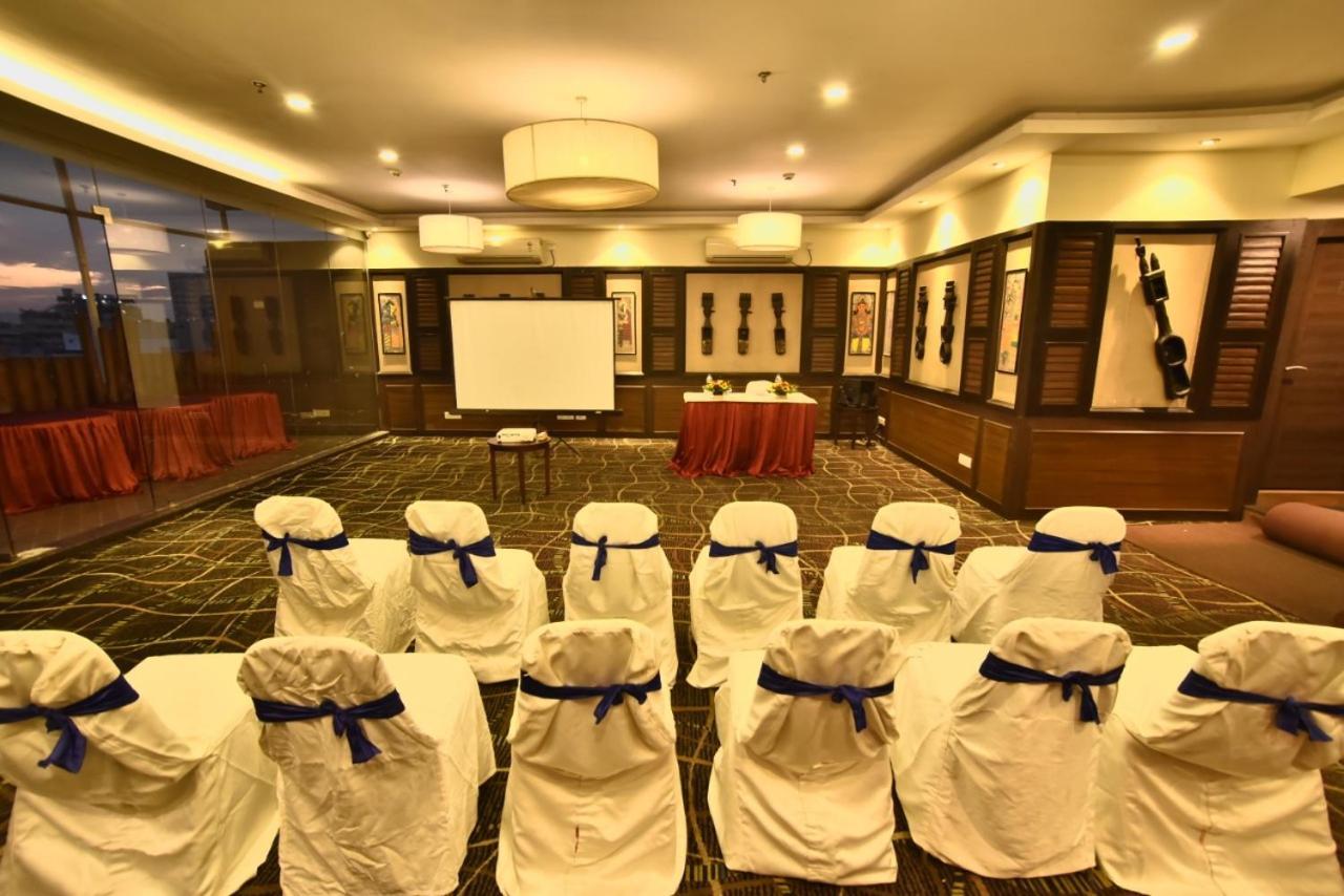 Casa Broadway-A Boutique Hotel โกลกาตา ภายนอก รูปภาพ