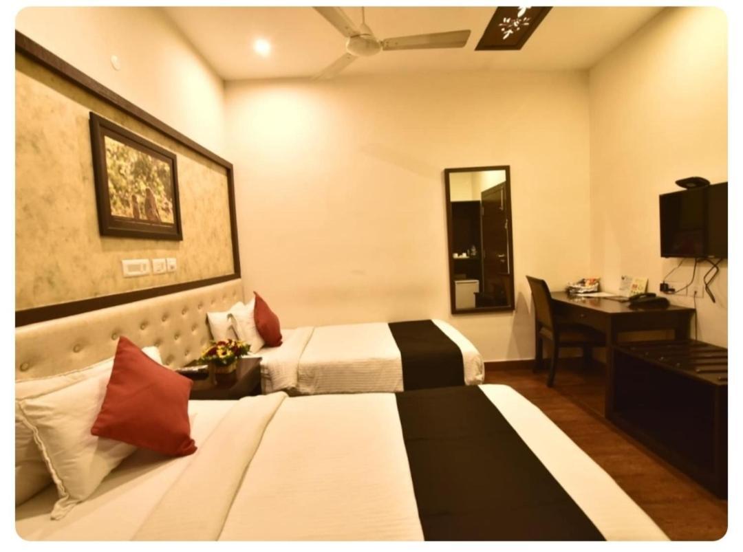 Casa Broadway-A Boutique Hotel โกลกาตา ภายนอก รูปภาพ